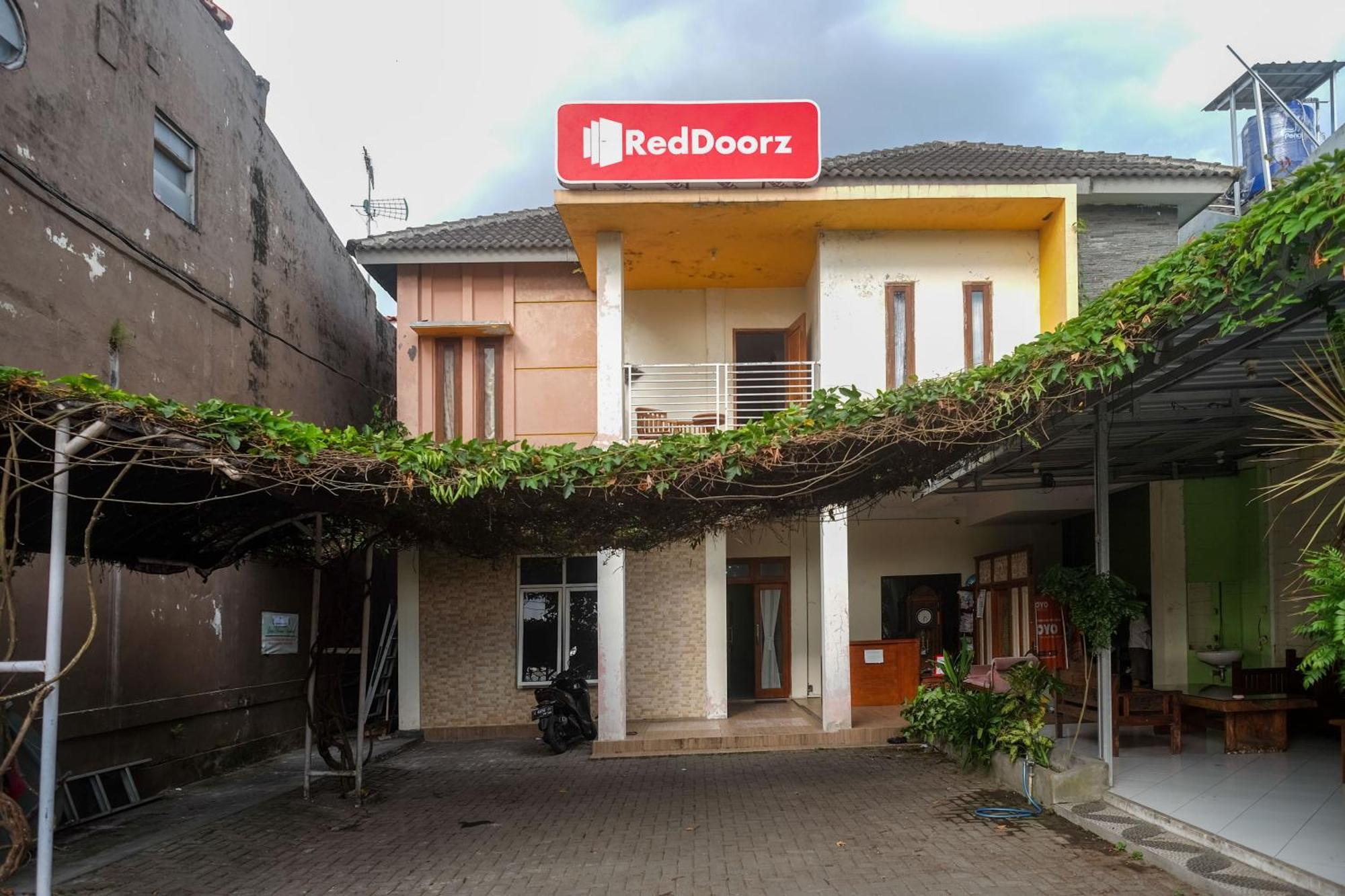 Reddoorz Syariah Near Pakuwon Mall Jogja Kejayan Экстерьер фото