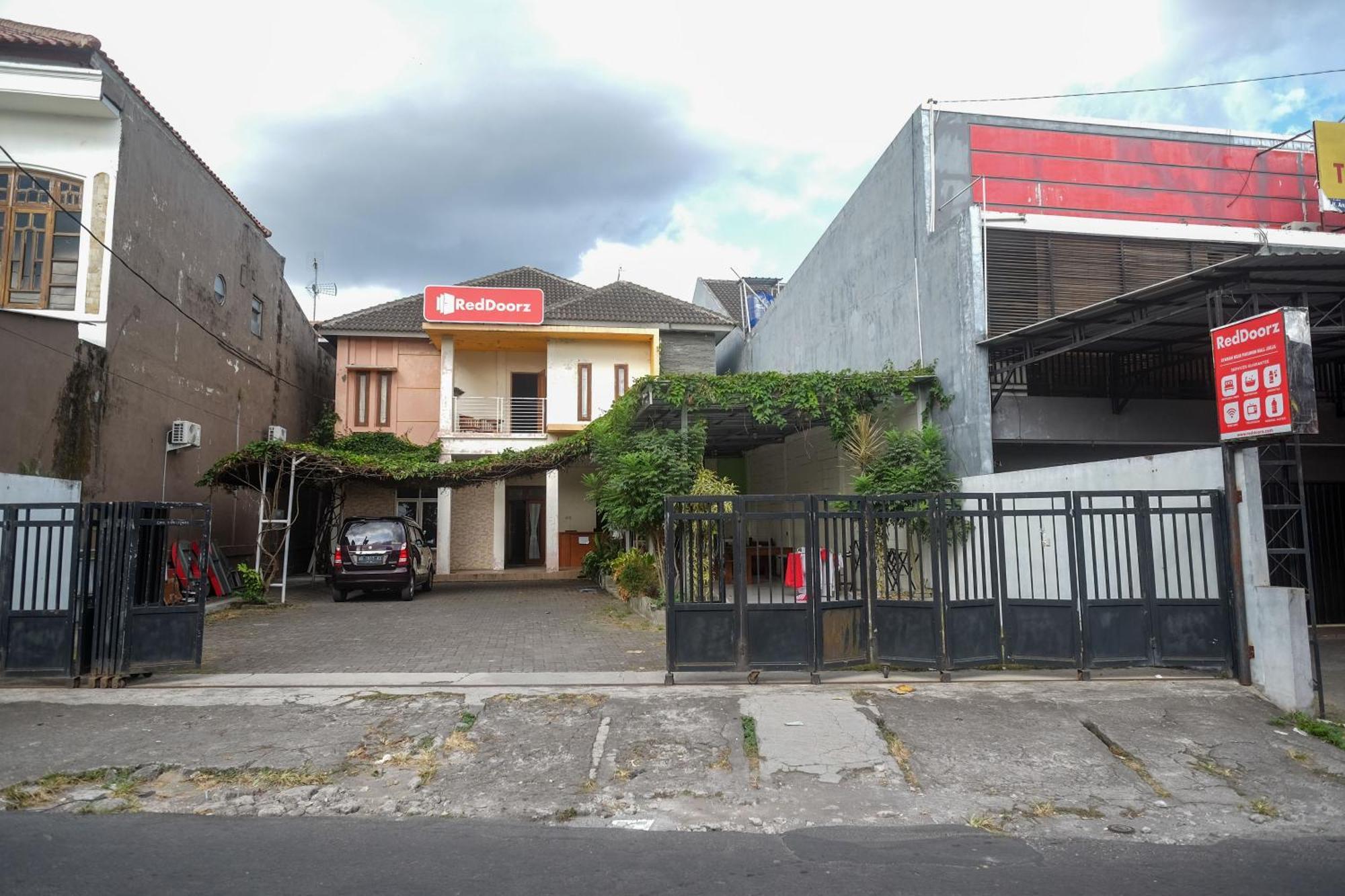 Reddoorz Syariah Near Pakuwon Mall Jogja Kejayan Экстерьер фото